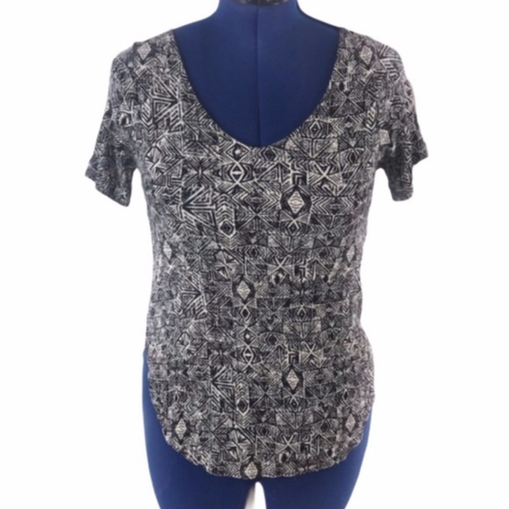 H.I.P. L (juniors)  black/white geometric pattern 
hi-low hem back cutout‎ top